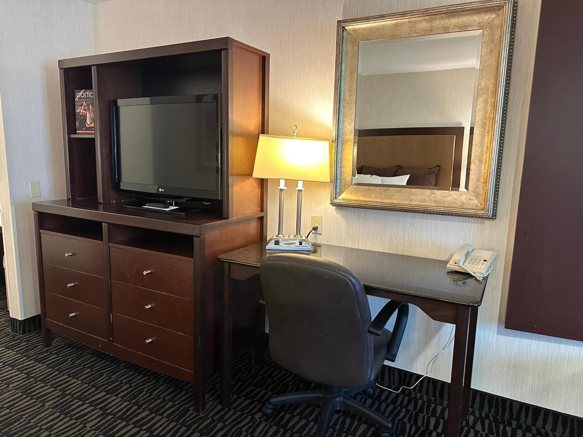 Sojourn Suites Portland Airport Bagian luar foto