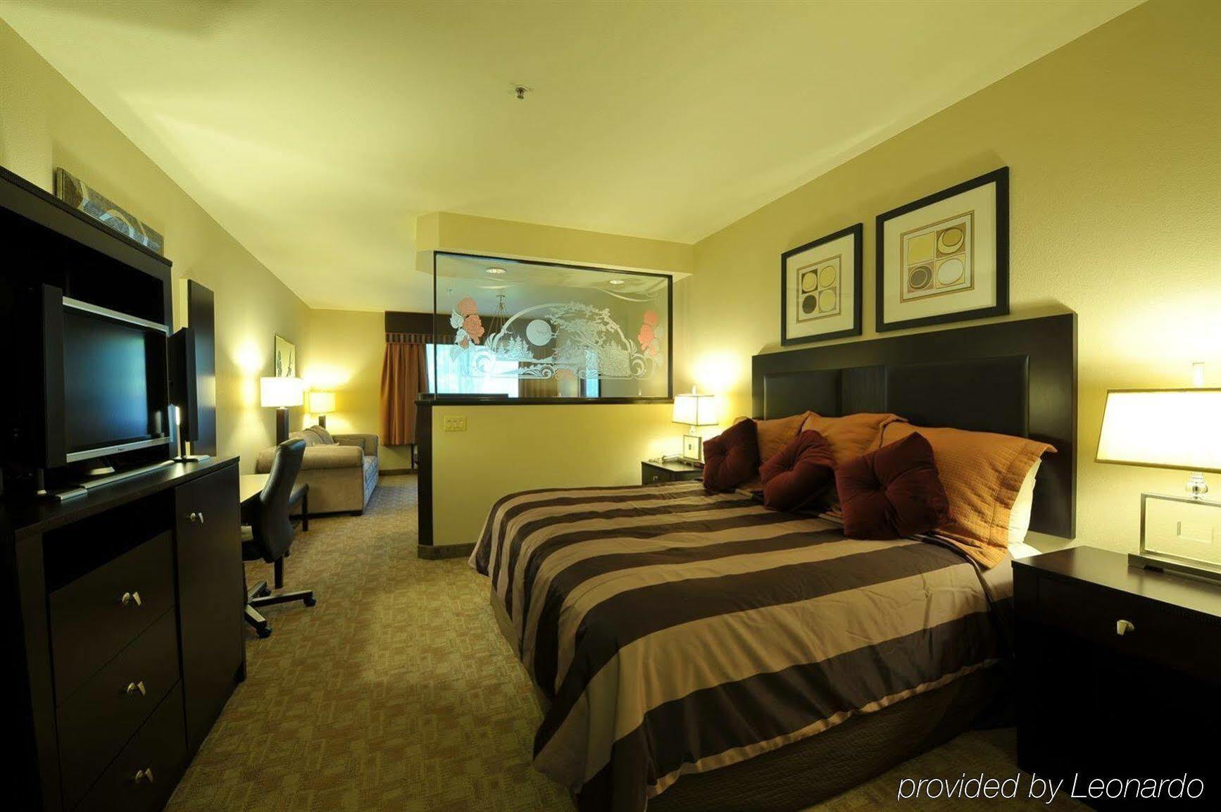 Sojourn Suites Portland Airport Bagian luar foto